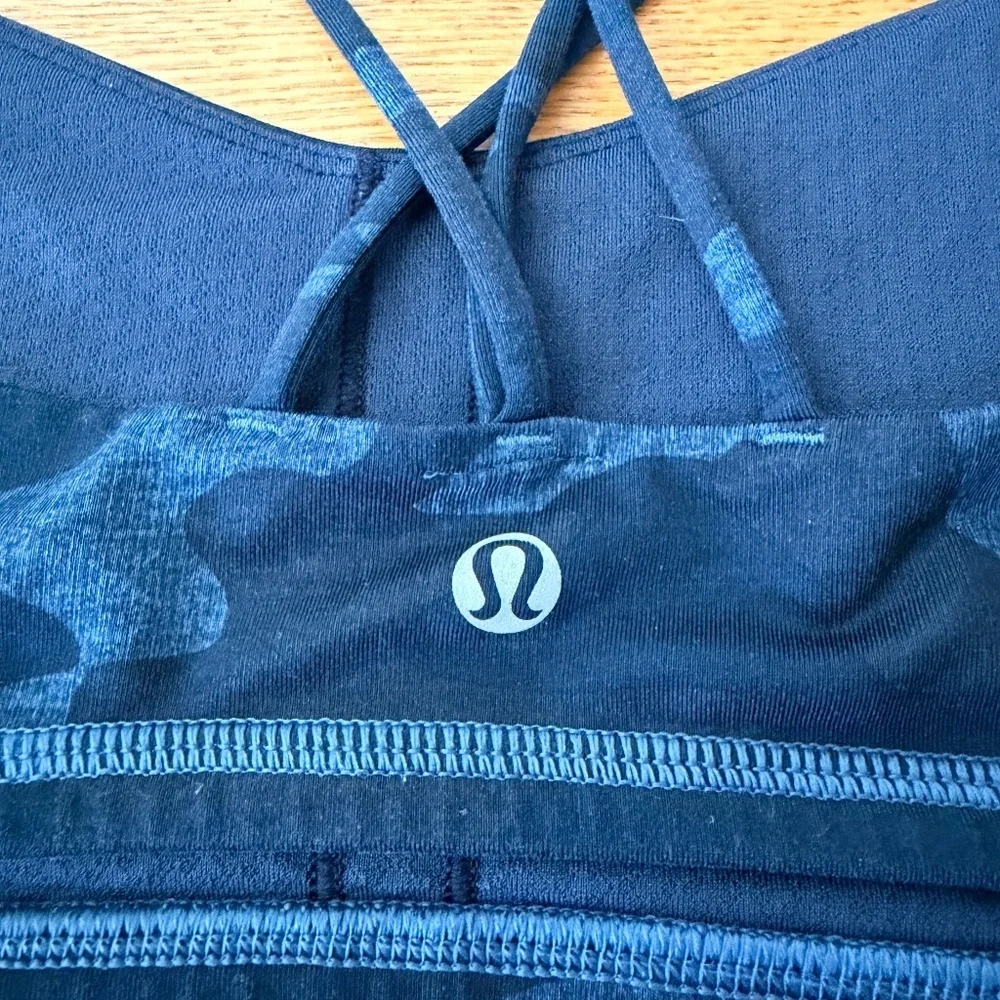 Lululemon Energy Bra in Heathered Texture Lotus Camo Oil Slick Blue (Size 6)